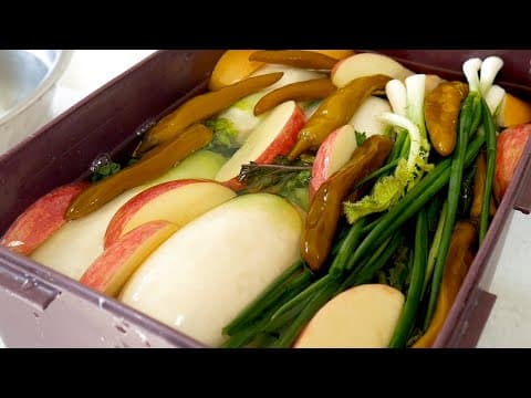 겨울동치미 김장 전에 담아두세요. 시원하게 겨울내 드실 수 있어요.