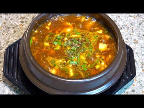 두반장과 춘장을 넣어 순두부찌개를 끓여보세요