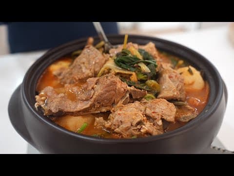 집에서 끓여서 더 맛있는 감자탕 여기 있습니다. 먹는 순간 끝까지 먹는다는 대박 감자탕