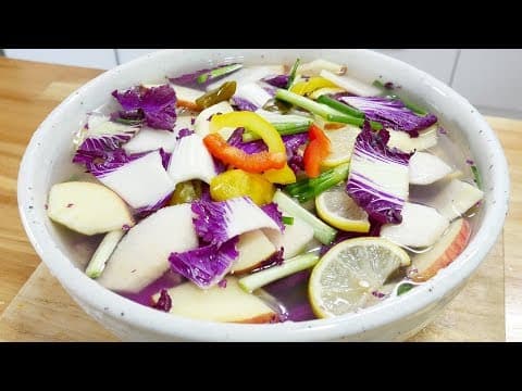 바로 먹는 적배추 나박김치 ( Watery kimchi made of sliced red radishes )