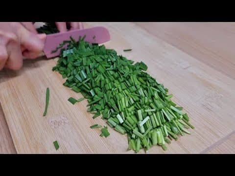 잘게 썰은 부추에 묵은지를 넣어 이렇게 드셔보세요!! 만두보다 더 좋아해요 (부추만두요리,부추다이어트요리)