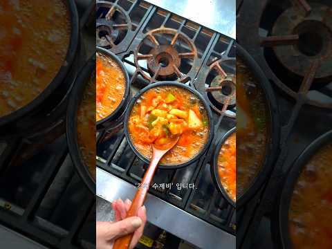 집에서 간단하게 만들어 먹기 좋은 ‘김치 수제비’