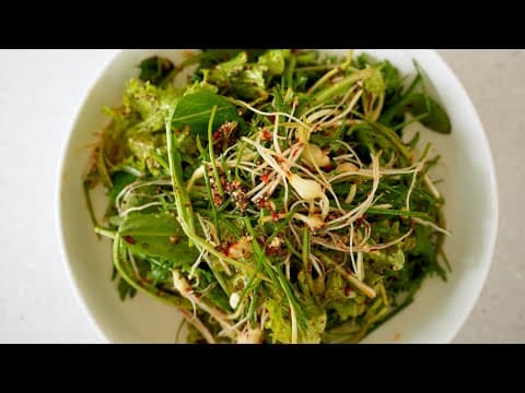 저만의 양념의 비법으로 달래무침을 맛을 한층 업시켜주는 방법이 있어요.