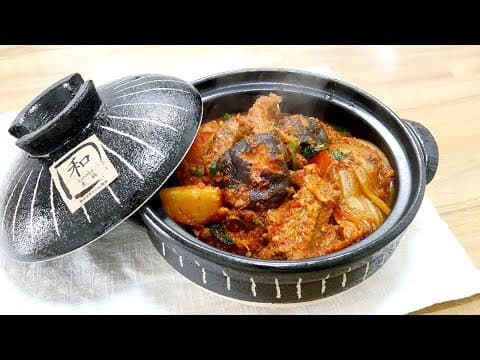 묵은지 등갈비 찜 ( ripened kimchi with Grilled Back Ribs )