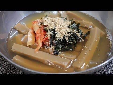 쌀쌀할땐 따뜻한 도토리묵밥 만들기~ 호로록 ~ [강쉪]  korea food recipe, Acorn jelly in dried anchovies broth