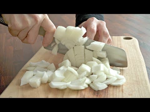 감칠맛 폭발하는 고기 된장찌개 입니다. 진짜 맛있어요.